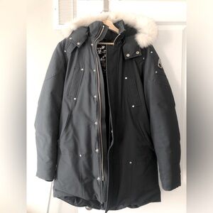 Moose Knuckles Men’s Granite Winter Parka | Silver Distressed Logo | White Fur